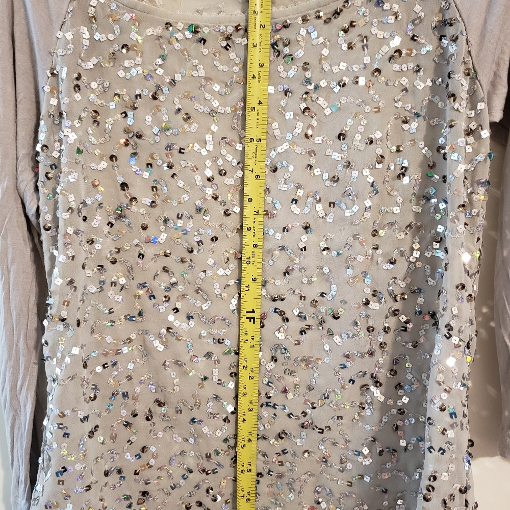 EUC Sz.M, Silver Sequined top, I believe it says Ludi? Excellent condition! - Picture 4 of 5